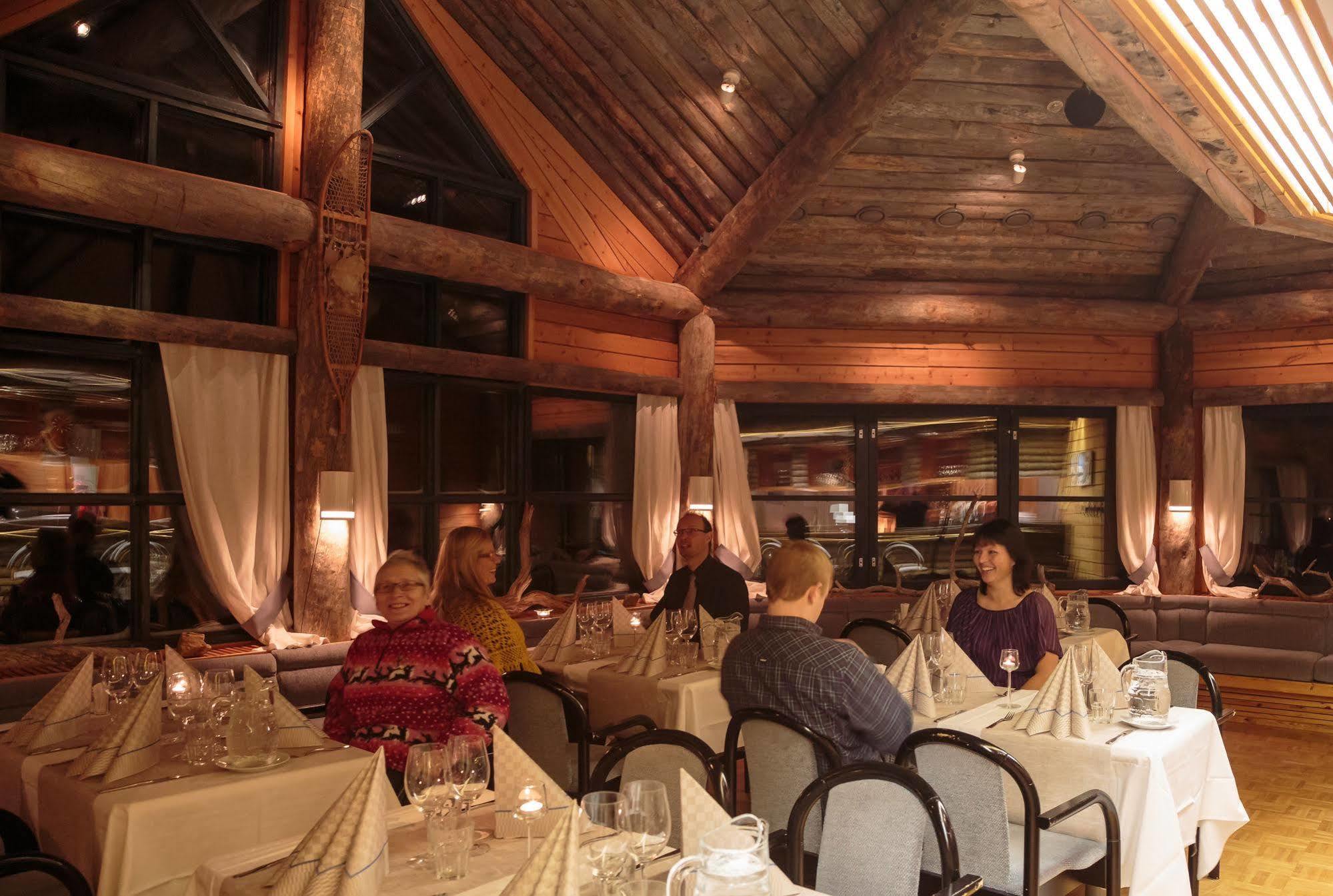Fell Centre Kiilopaeae, Hotelli Niilanpaeae Сааріселькя Екстер'єр фото